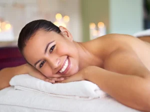 Odpočinek s relaxační masáží: výběr až z 6 druhů, spa dle výběru, masáž hlavy a lahodný teplý čaj