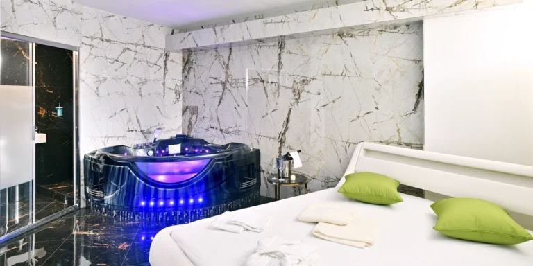 1–3 hod. privátního wellness v srdci Prahy: hydromasážní vana, sauna i občerstvení