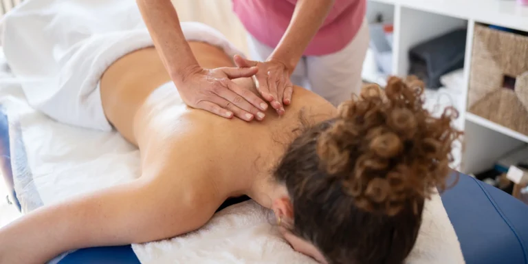 Harmonizační masáž či frekvenční terapie vč. zábalu: 45 minut relaxu