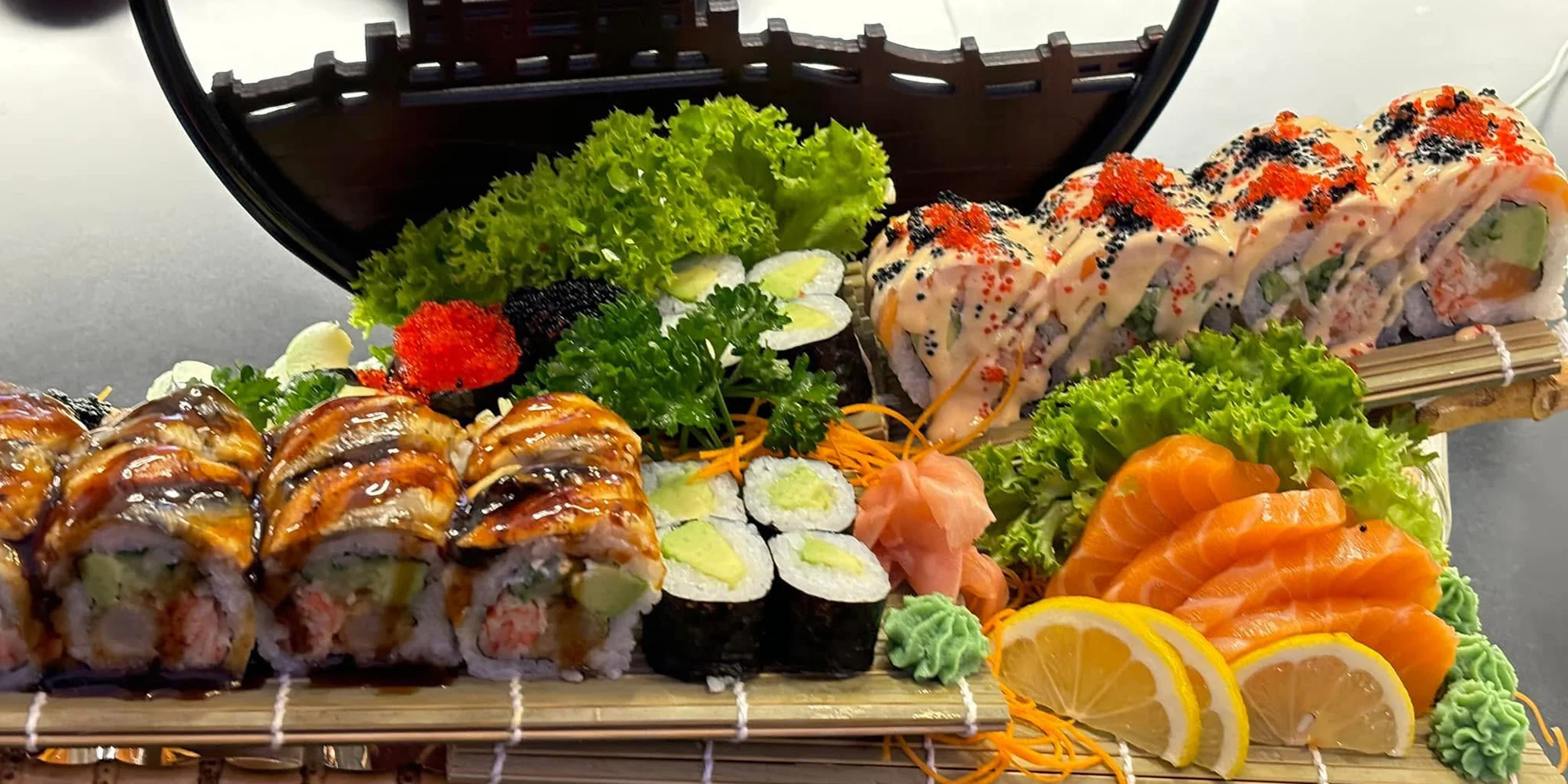 Sushi sety s tuňákem, avokádem i kaviárem či úhořem a krabem: 16–73 ks - Obrázek 2