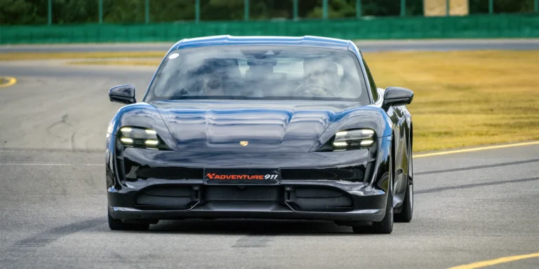 Spolujízda v závodním speciálu Porsche Taycan Turbo na závodním okruhu v Brně či Mostě