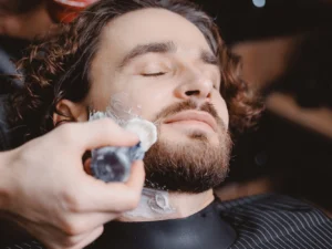 Pánský střih i úprava vousů, barvení či ornament v ostravském barbershopu