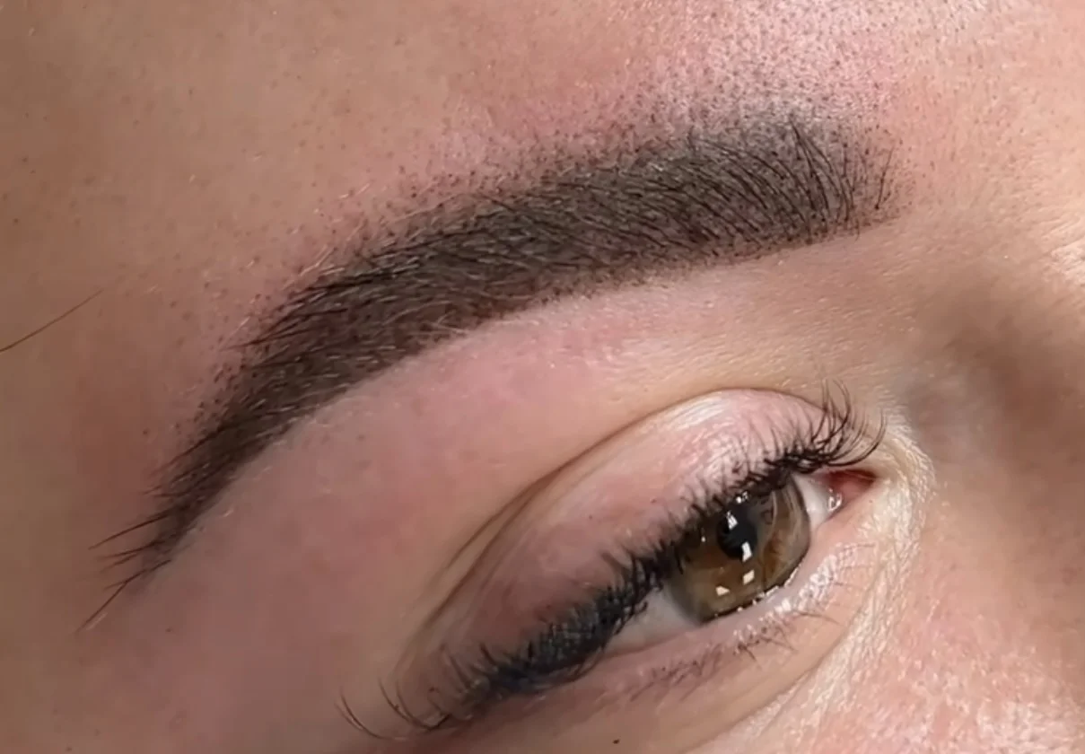 Stále upravená: permanentní make-up metodou pudrového obočí či linky a akvarelové rty - Obrázek 5
