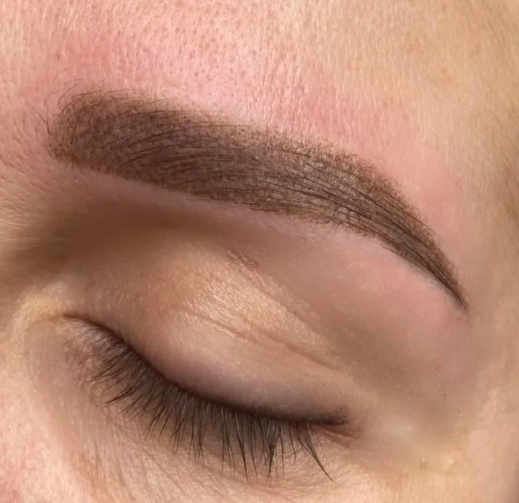 Stále upravená: permanentní make-up metodou pudrového obočí či linky a akvarelové rty - Obrázek 4