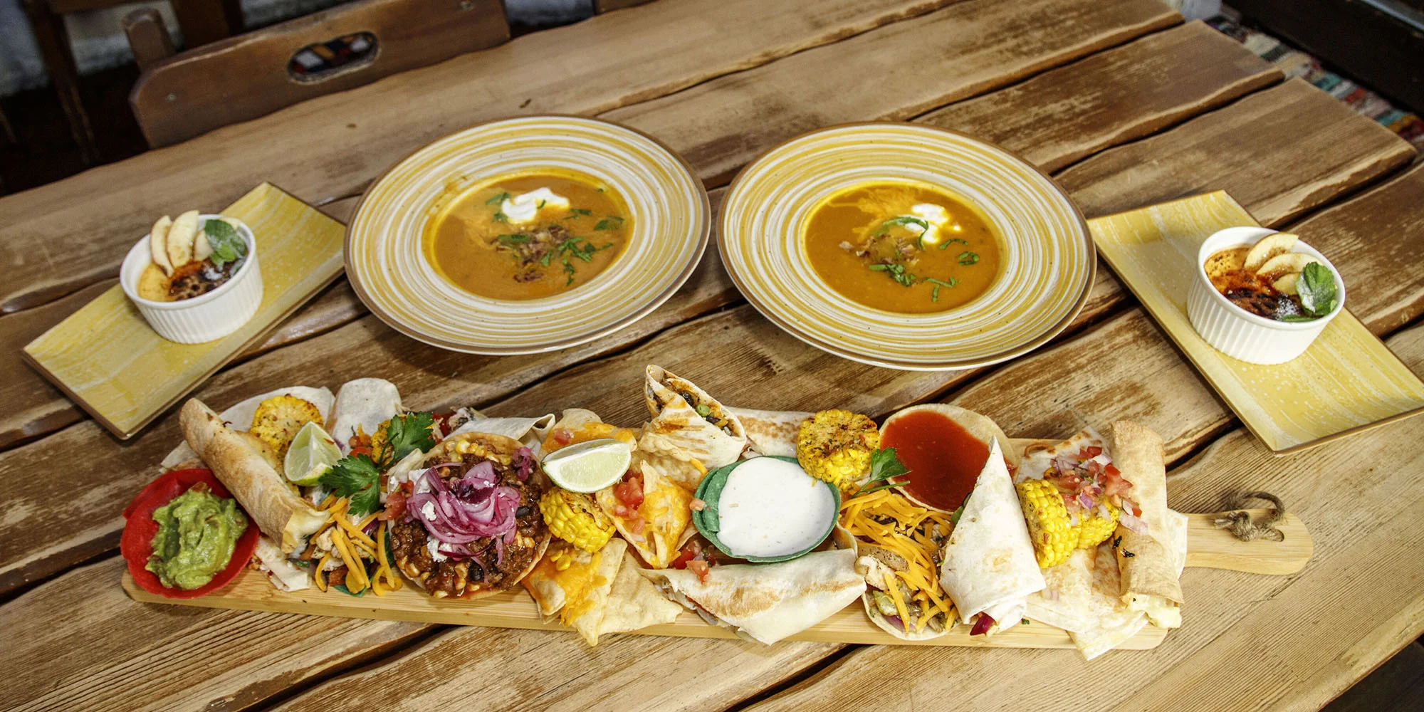 Tříchodové menu v mexické restauraci: polévka, plato specialit dle výběru a dezert pro 2 osoby - Obrázek 2