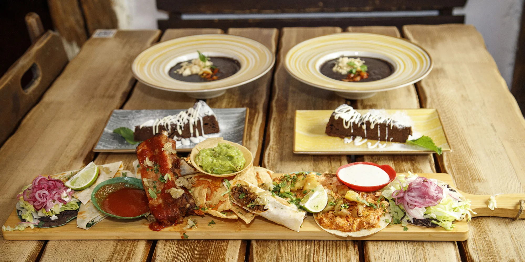 Mexická hostina pro 2 osoby: plato plné specialit, fazolová polévka a dezerty - Obrázek 4