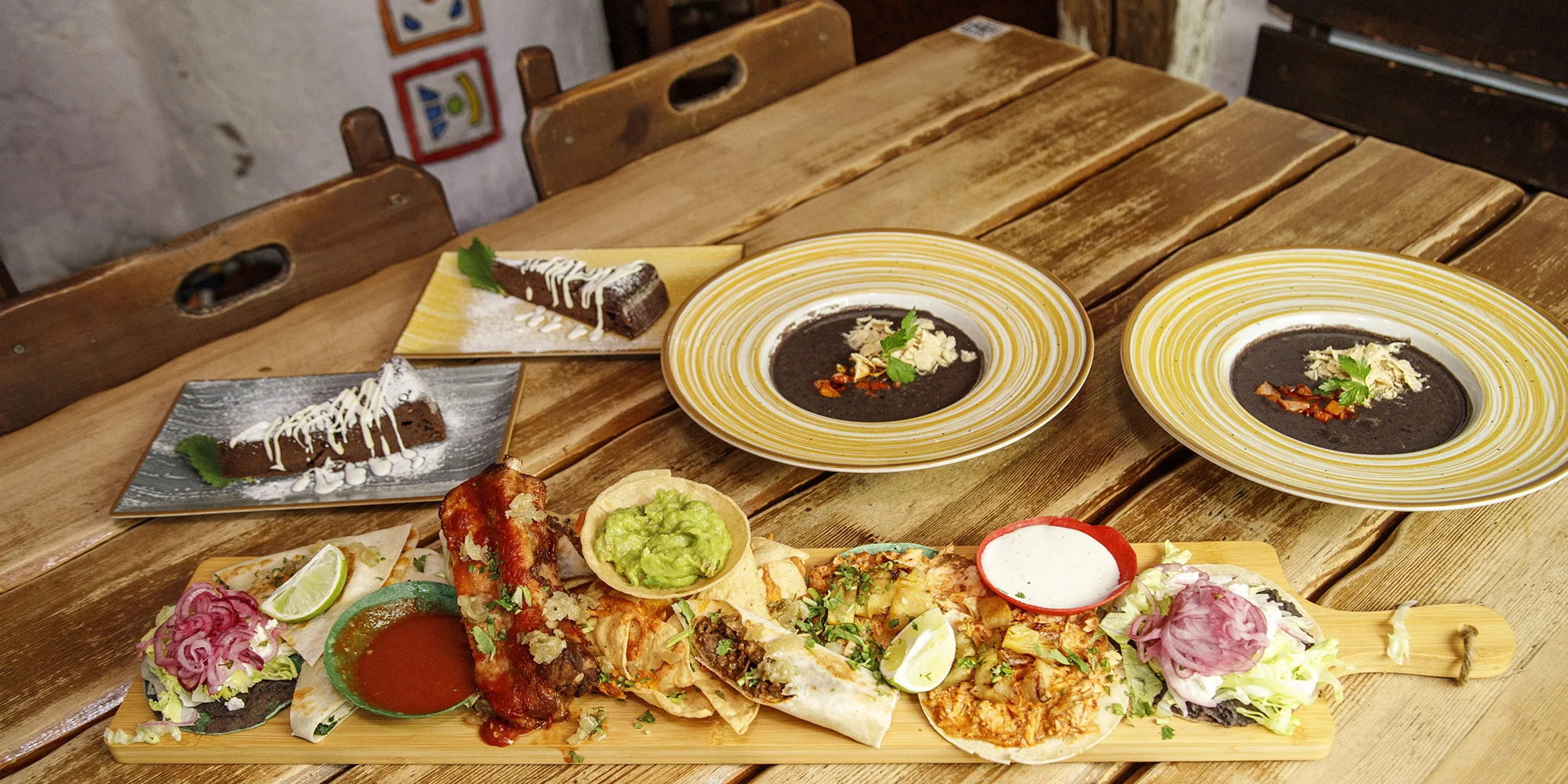 Mexická hostina pro 2 osoby: plato plné specialit, fazolová polévka a dezerty - Obrázek 3