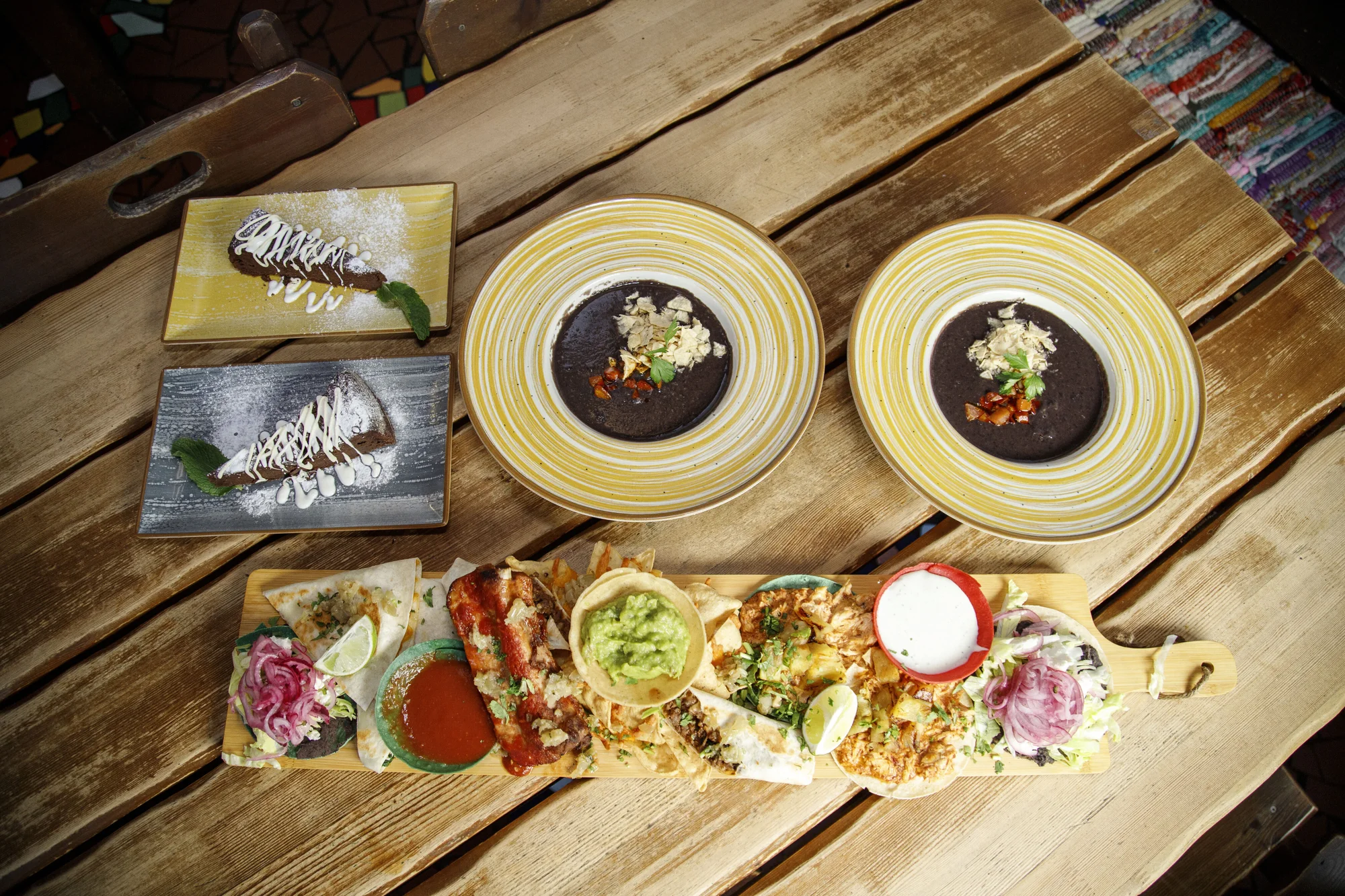 Mexická hostina pro 2 osoby: plato plné specialit, fazolová polévka a dezerty - Obrázek 5