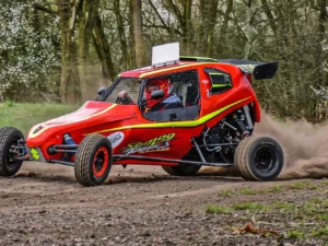 Adrenalinová jízda v buggy na závodním okruhu: 3, 5 nebo 7 kol včetně instruktážního kola
