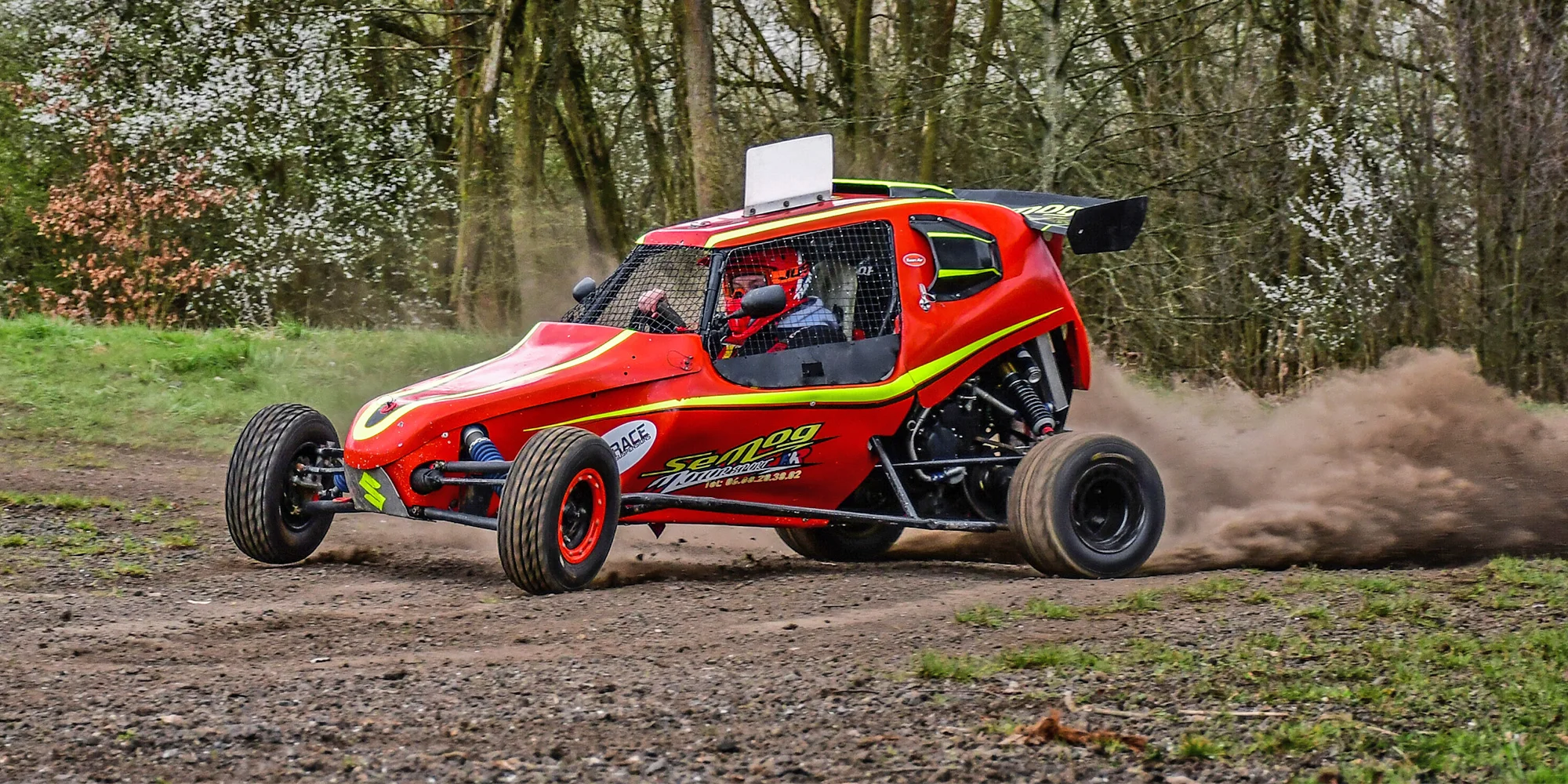 Adrenalinová jízda v buggy na závodním okruhu: 3, 5 nebo 7 kol včetně instruktážního kola