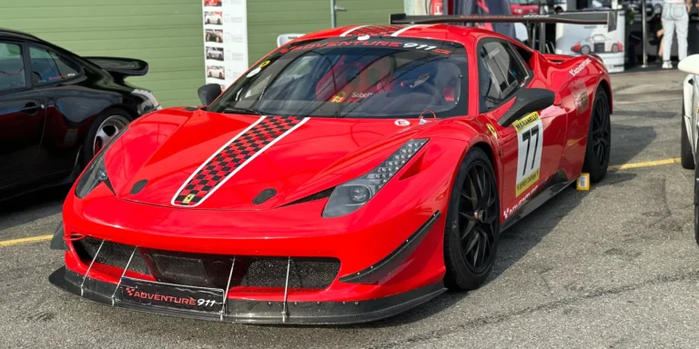Spolujízda v závodním speciálu Ferrari 458 Evo na závodním okruhu v Brně či Mostě: 1–3 kola