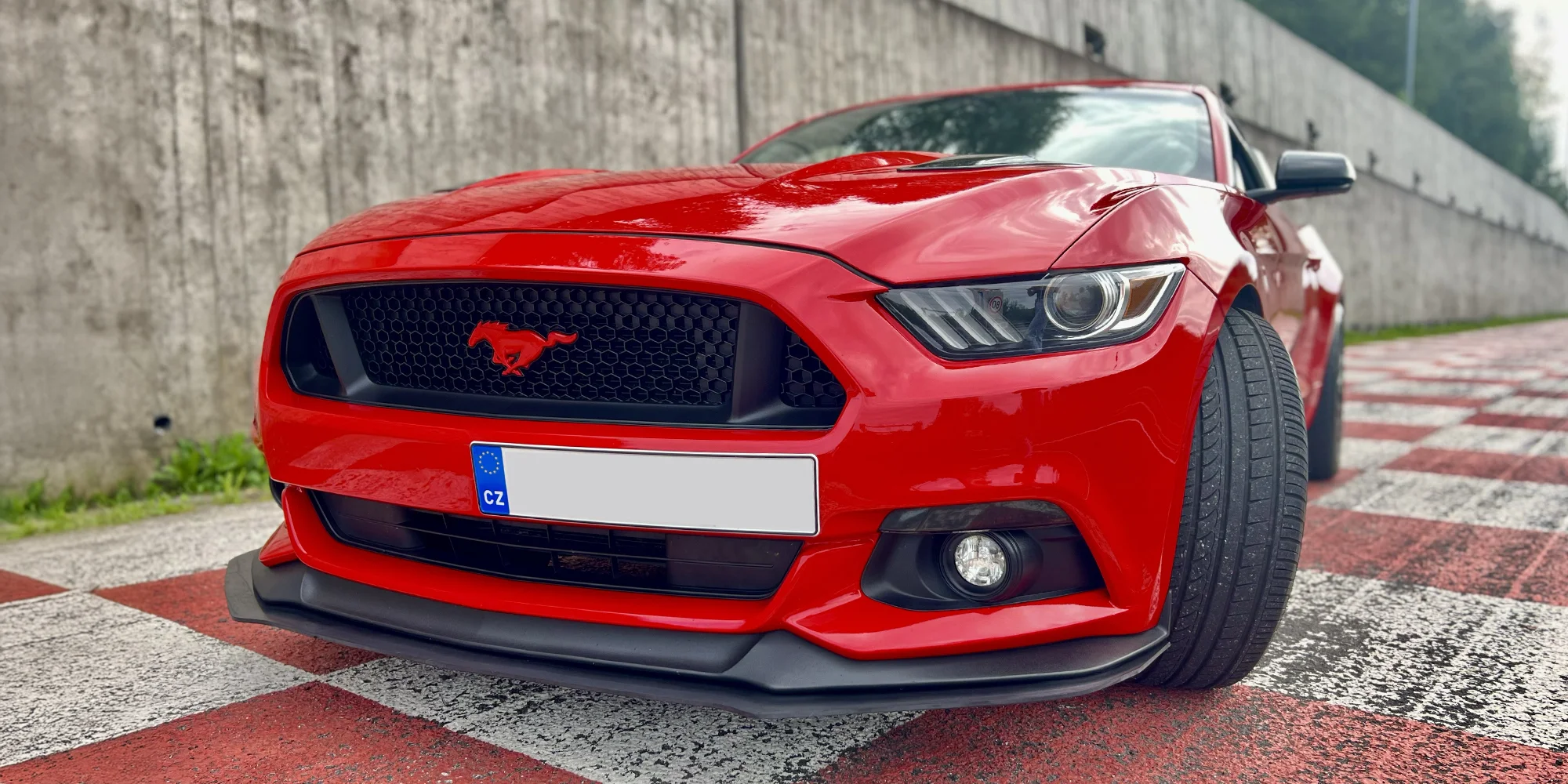 Pronájem nabušeného Fordu Mustang GT paket: 3 hod. i celý víkend - Obrázek 5
