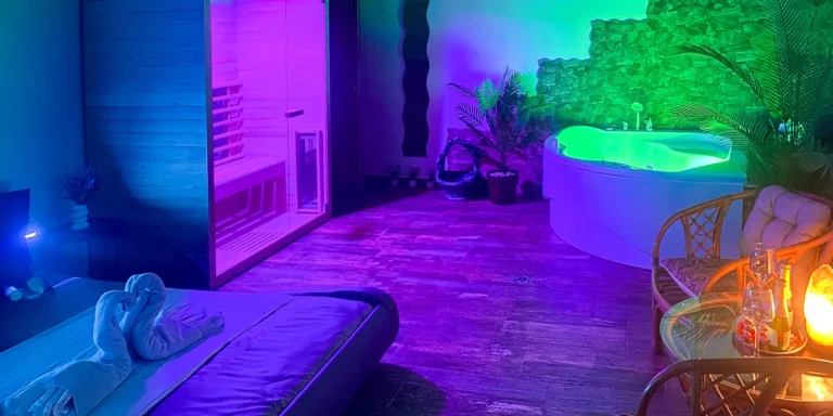 2 hodiny v privátní vířivce a sauně pro dva včetně prosecca a vody