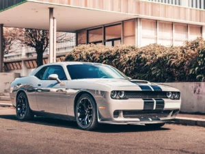 Pronájem Dodge Challenger V8 HEMI bez instruktora: 24 hodin, celý i prodloužený víkend