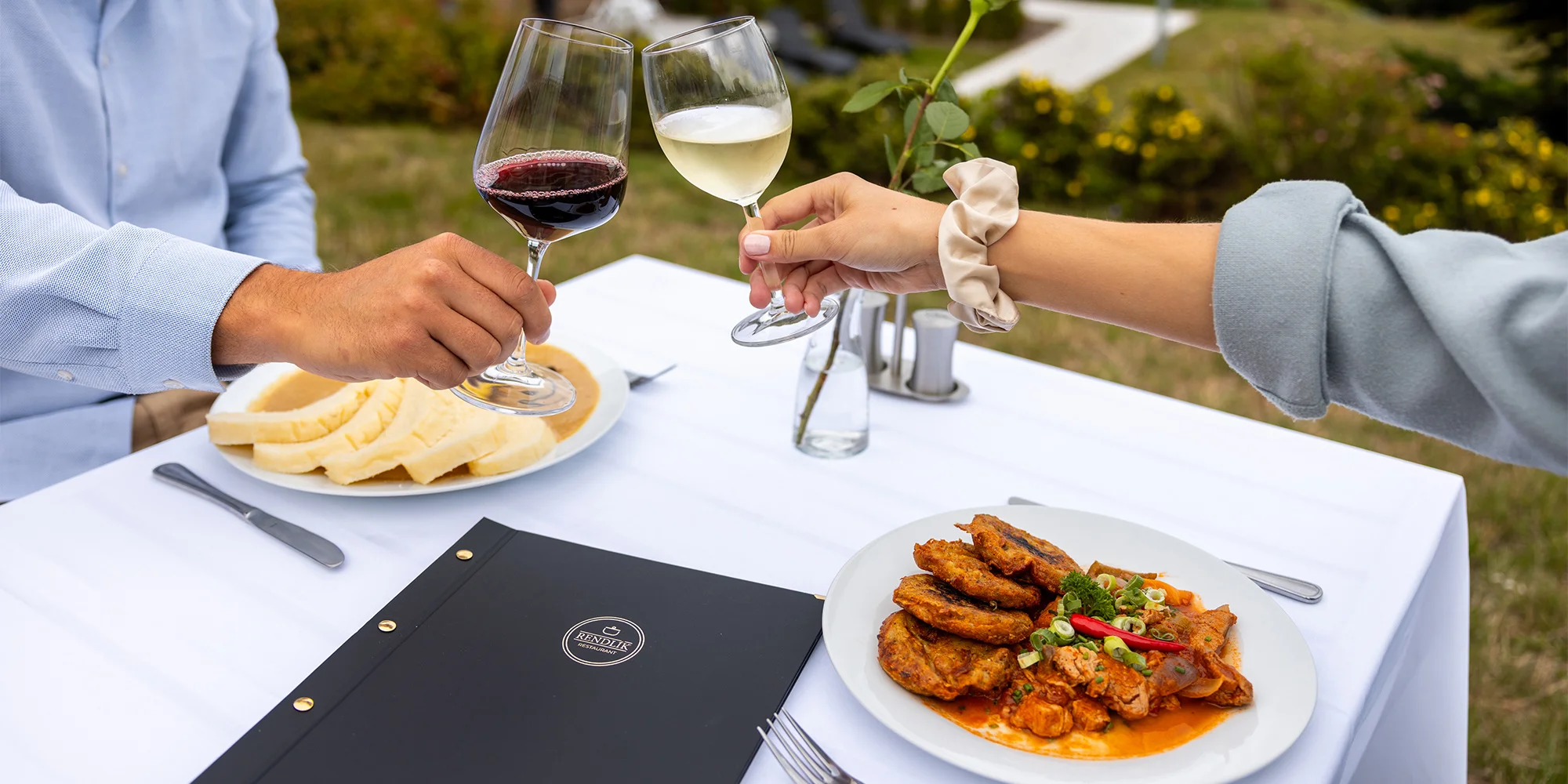 Voucher na jídlo i nápoje v hodnotě 1 000–2 000 Kč do restaurace Rendlík