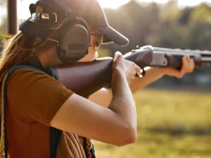 Střelecké balíčky pro 1 nebo 2 osoby: 30 až 143 nábojů, vyzkoušíte až 15 zbraní