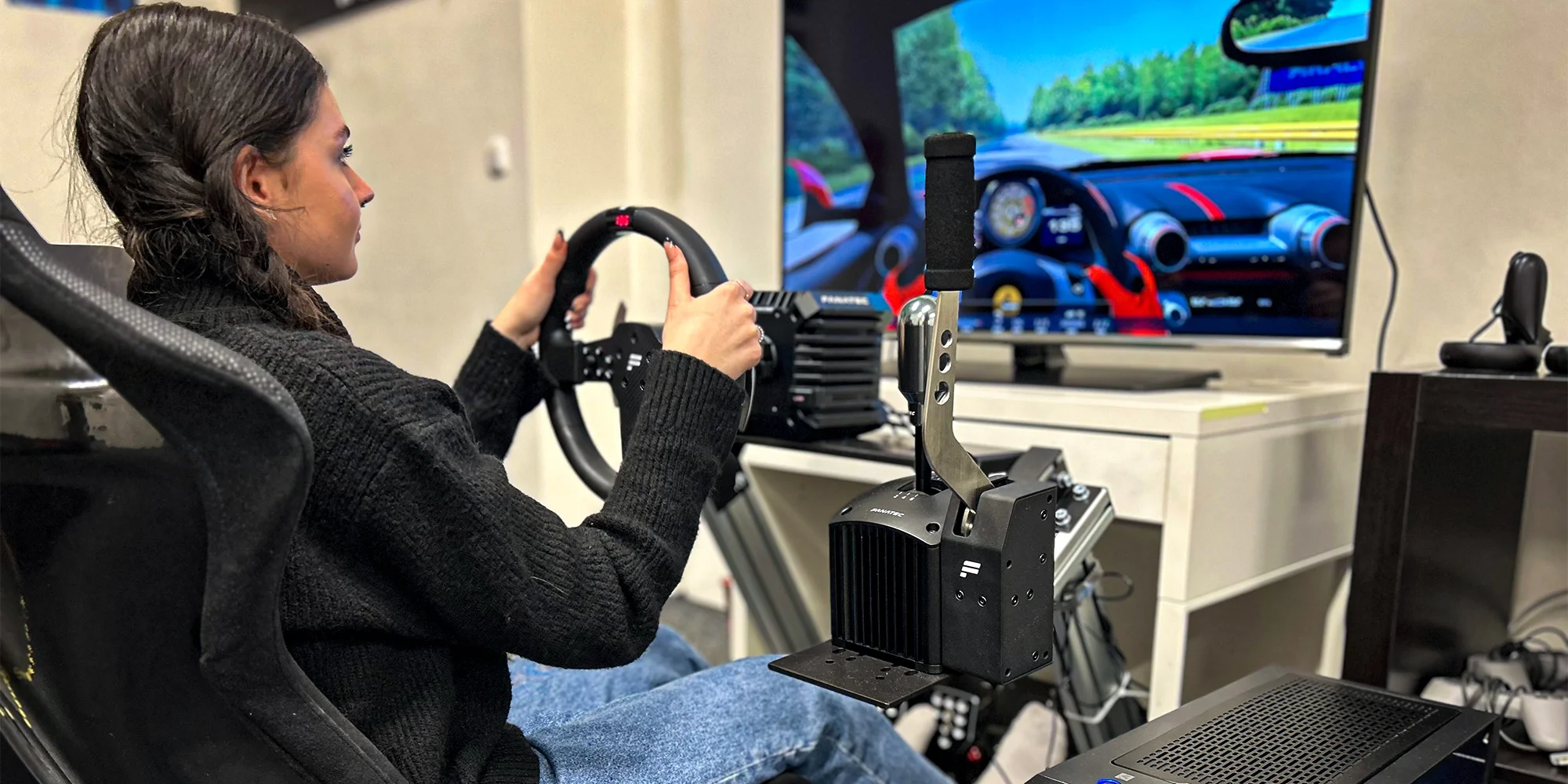 Hodina virtuální reality i se závodním simulátorem až pro 5 hráčů - Obrázek 4