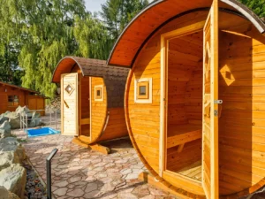 Za relaxací a na jídlo: 2 hodiny ve venkovním wellness nebo i 4chodové menu pro 2 osoby