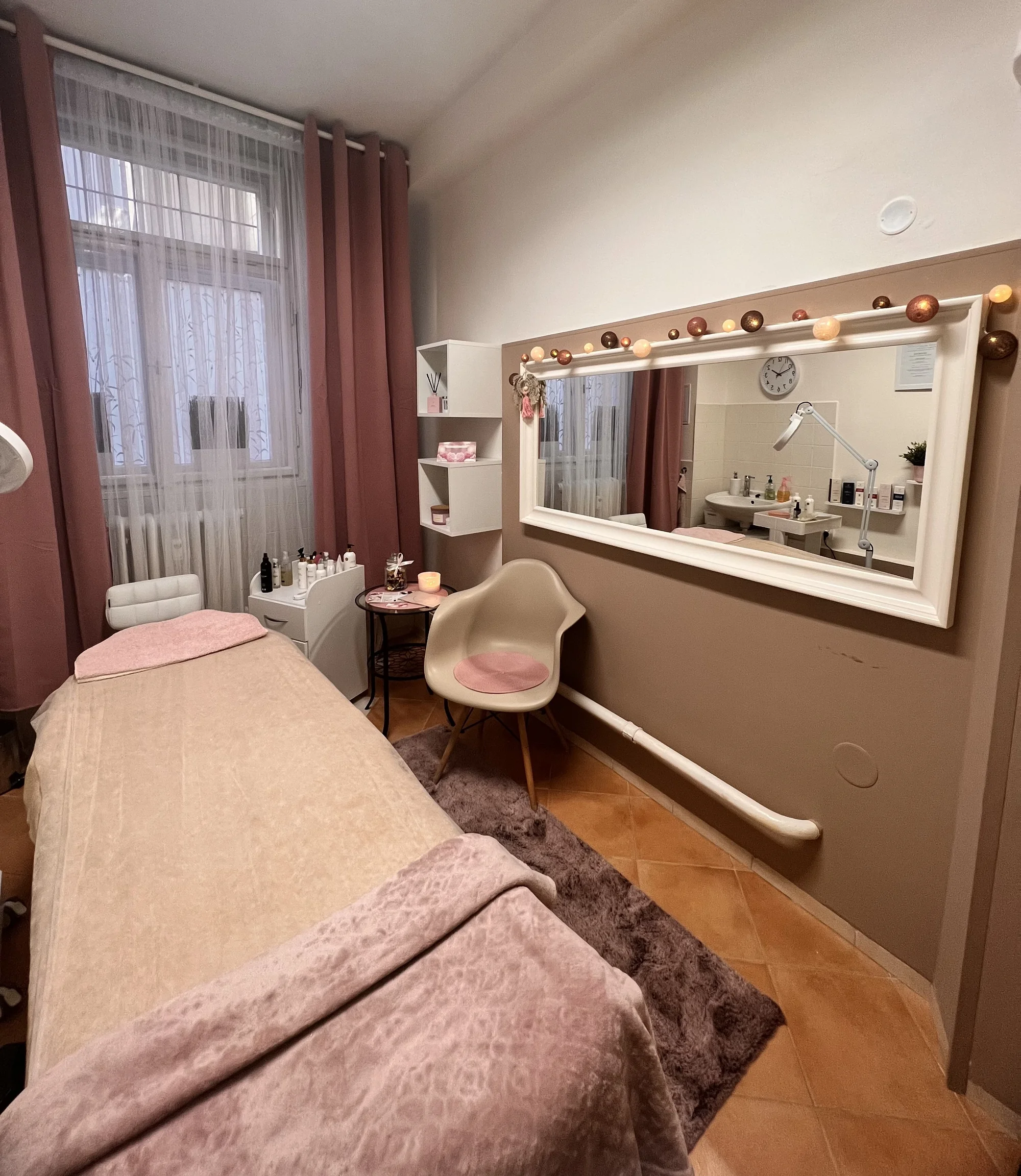 Kosmetické ošetření s hloubkovým čištěním ultrazvukovou špachtlí, chemický peeling i relaxační masáž - Obrázek 4
