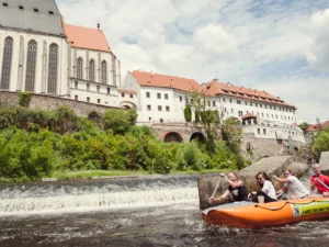 Sjezd Vltavy z Barevné skály do Českého Krumlova na raftu, kanoi nebo paddleboardu