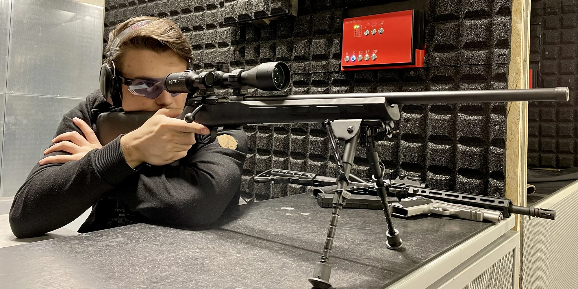 Střelecké balíčky: až 7 zbraní a 76 nábojů, pistole, pušky i samopal - Obrázek 3