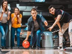 Hodina bowlingu až pro 6 hráčů a 300g namíchaný tatarák nebo dvě mojita