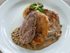 Posezení jako v ráji: menu s tataráčkem, variací steaků a palačinkou se zmrzlinou