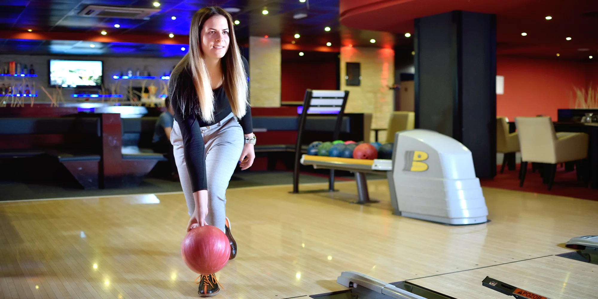 1 nebo 2 hodiny bowlingu až pro 8 osob vč. obuvi: moderní dráhy v hotelu Palcát