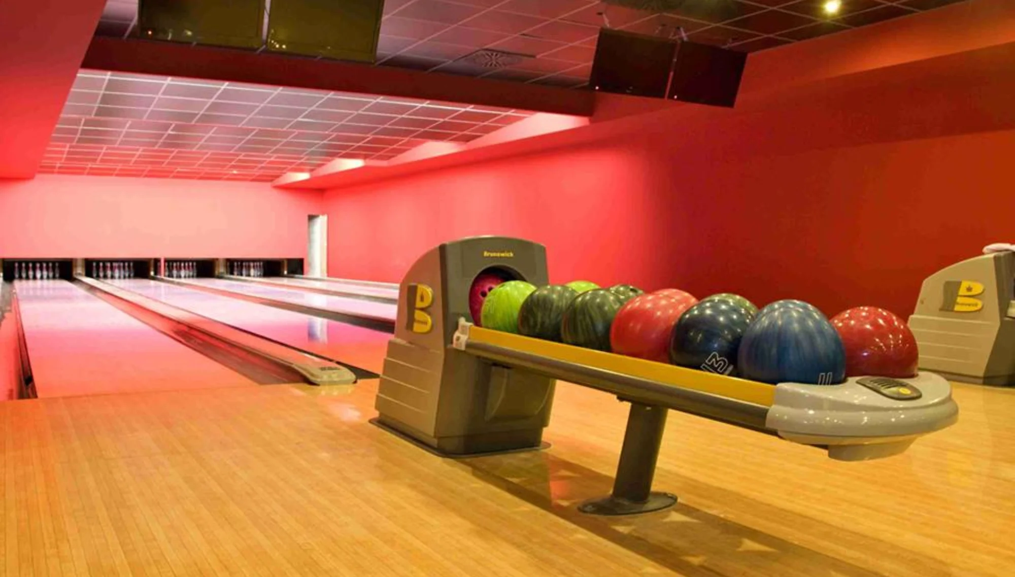 1 nebo 2 hodiny bowlingu až pro 8 osob vč. obuvi: moderní dráhy v hotelu Palcát - Obrázek 5