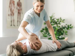 Individuální fyzioterapie (konzultace, vyšetření a rehabilitační cvičení) či kraniosakrální terapie