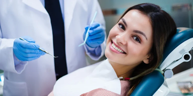 Dentální hygiena pro zářivě krásný úsměv: odstranění plaku, zubního kamene a pigmentací