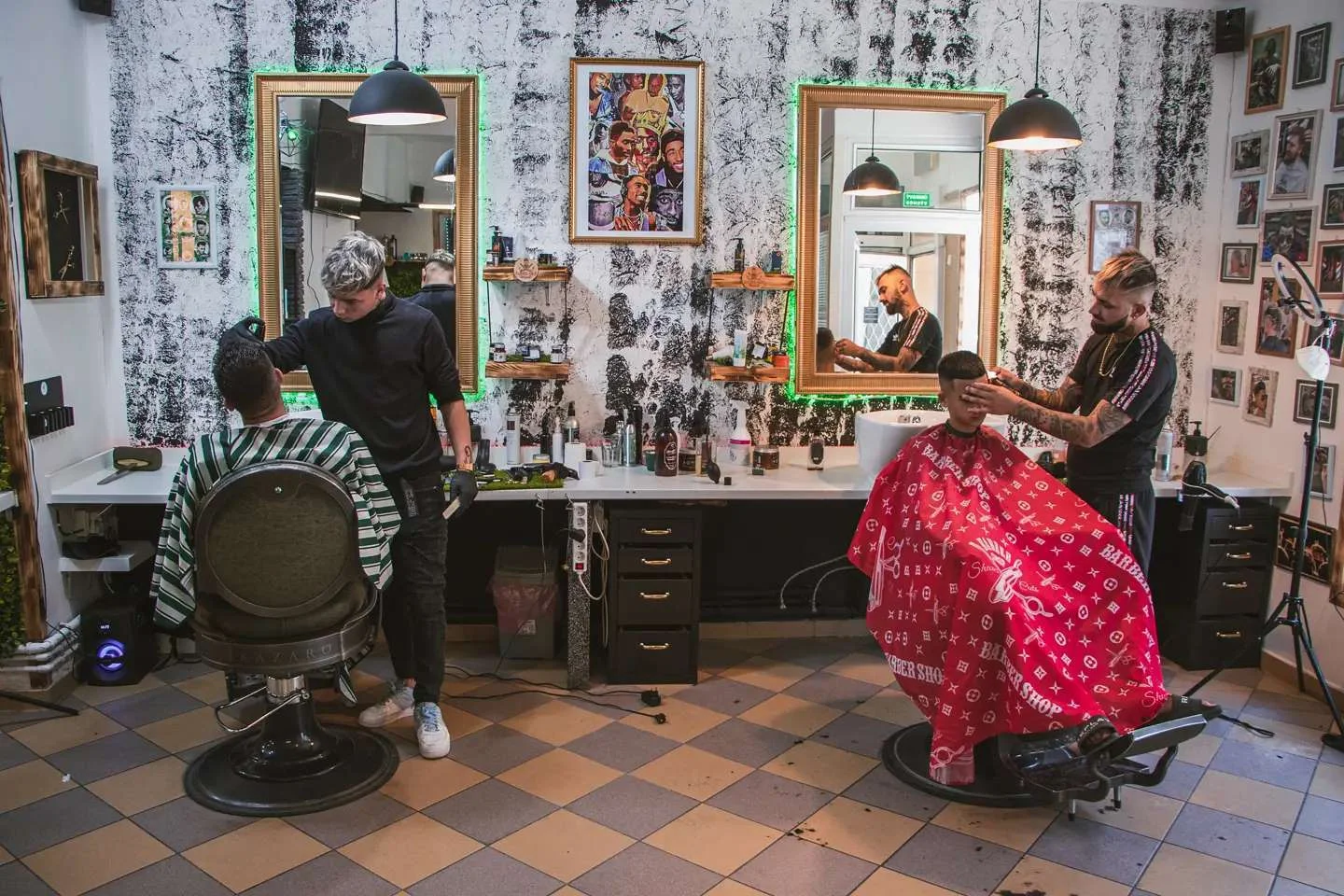 Balíčky péče od barbera: střih a úprava vlasů a vousů i masáž obličeje, vosk či kolínská - Obrázek 5