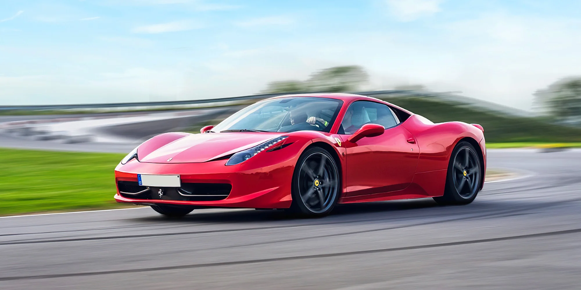 Adrenalin na okruhu v Hradci: jízda ve Ferrari, Lamborghini i Porsche, speed taxi a virtuální realita - Obrázek 5