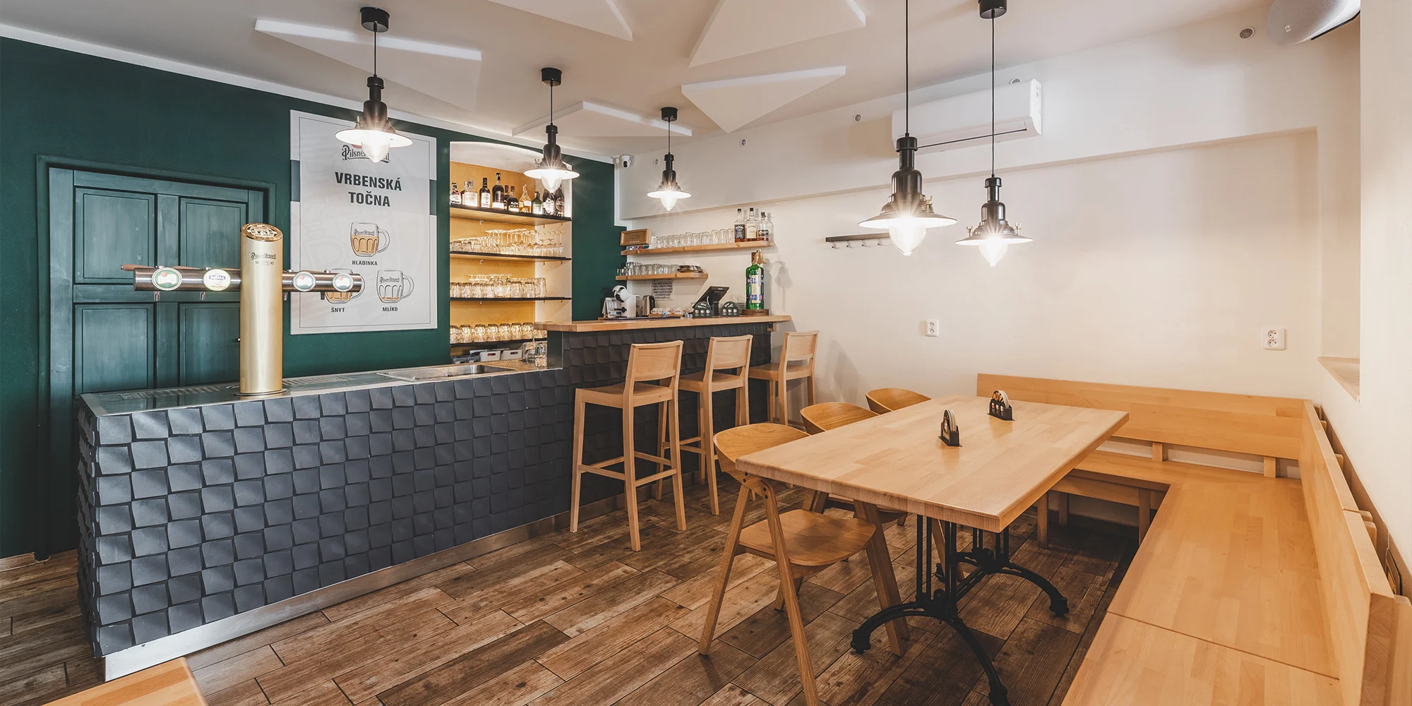 Pořádná hostina v restauraci Pilsner Urquell: 500 g grilovaných vepřových žeber, omáčky a pečivo - Obrázek 4