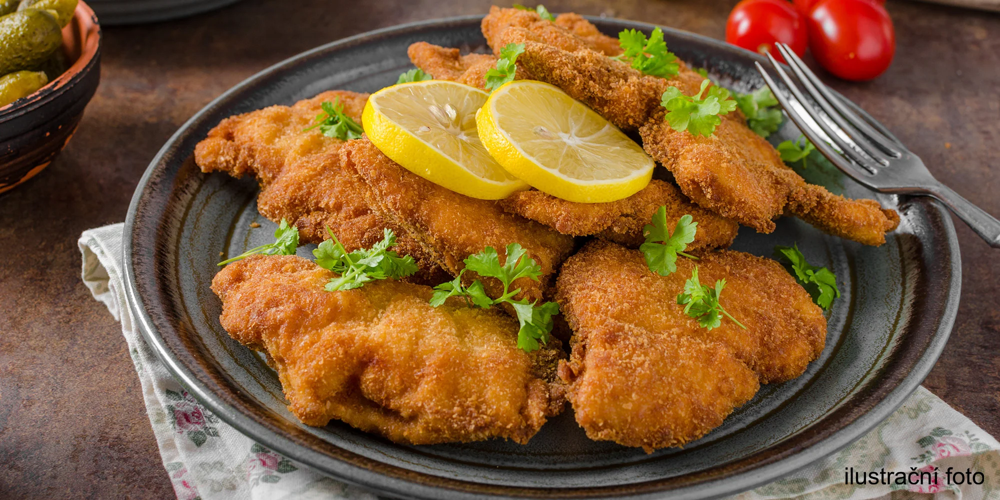 Šťavnaté řízky: až 1,2 kg vepřových a kuřecích řízečků s chlebem