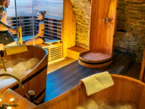 90minutový relax pro 2-4 osoby: privátní pivní lázeň, prohřívací kabina i občerstvení, pivní sůl a pěna jako dárek