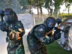 Paintballová bitva u Pardubic až pro 10 osob: zbraň, maska, kuličky a plyn i instruktáž