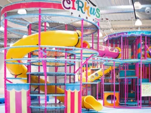 Vstup do dětského Cirkus Parku o rozloze 3000 m²: nejmodernější atrakce ve střední Evropě