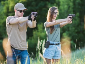Dvojitá nálož adrenalinu: střelecké balíčky pro 2 osoby s až 21 zbraněmi a 121 náboji pro každého