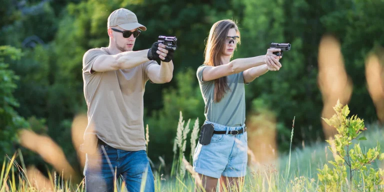 Dvojitá nálož adrenalinu: střelecké balíčky pro 2 osoby s až 21 zbraněmi a 121 náboji pro každého
