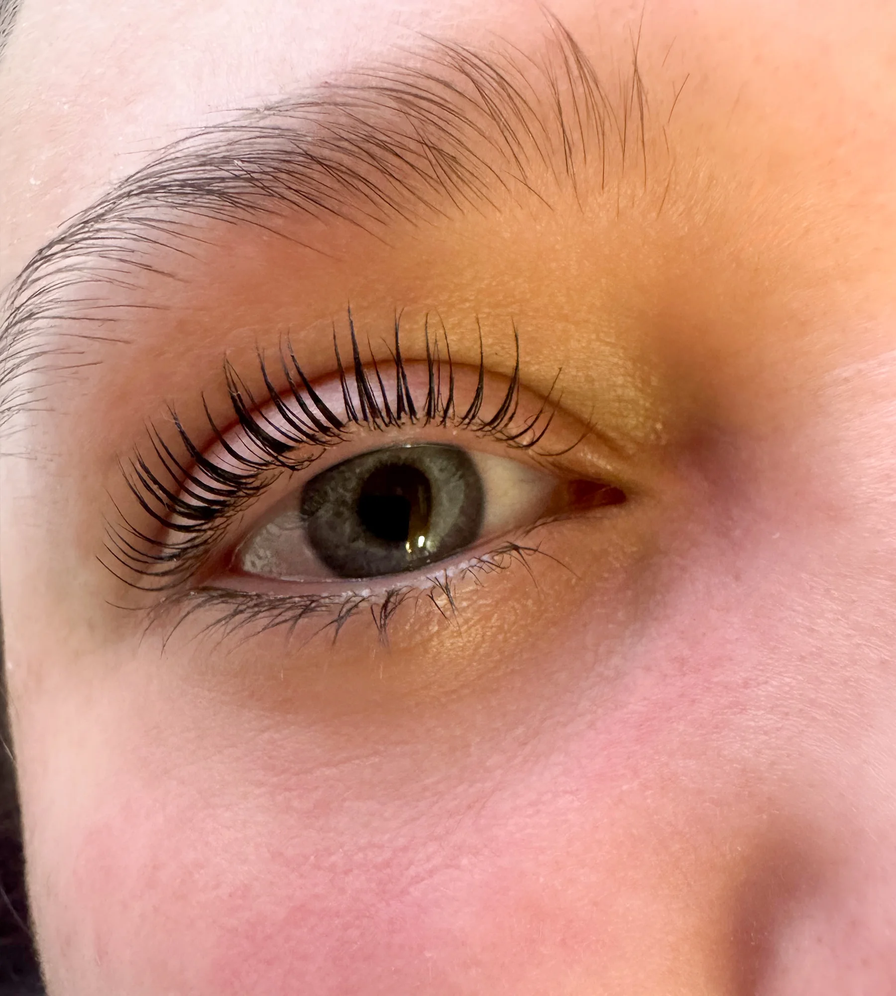 Uhrančivý pohled: korejský lash lifting vč. výživy, barvení a keratinu - Obrázek 3