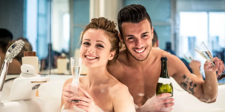 Hodina relaxu při svíčkách ve všední dny: privátní vířivka pro pár nebo až 6 přátel