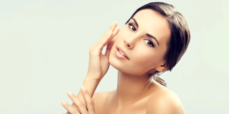 Vyhlazení vrásek i boj s akné: ultrazvukové ošetření pleti, zlatá terapie nebo kompletní balíček, vč. LED fototerapie