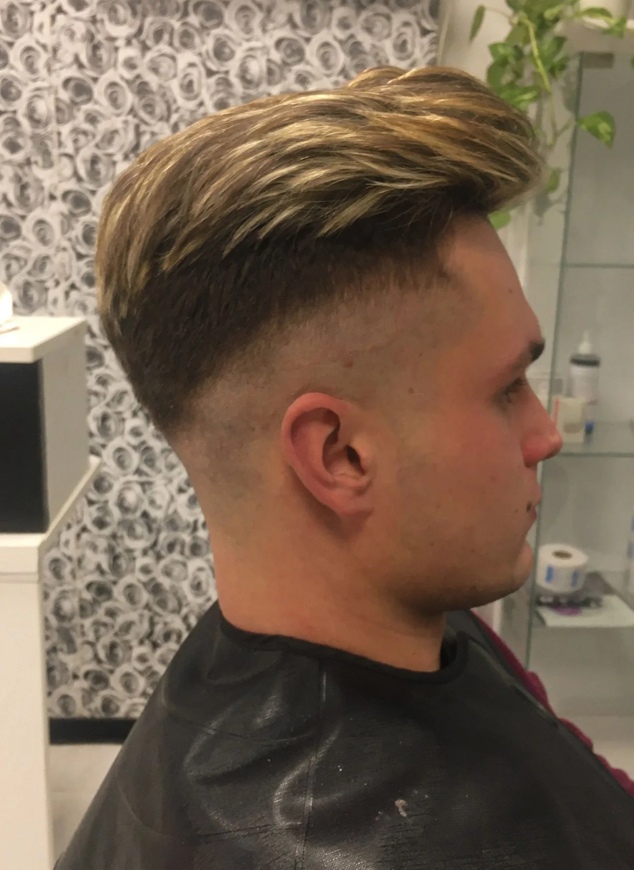 Vlasy jako ze žurnálu: střih, styling, úprava vousů i ondulace na Andělu - Obrázek 2