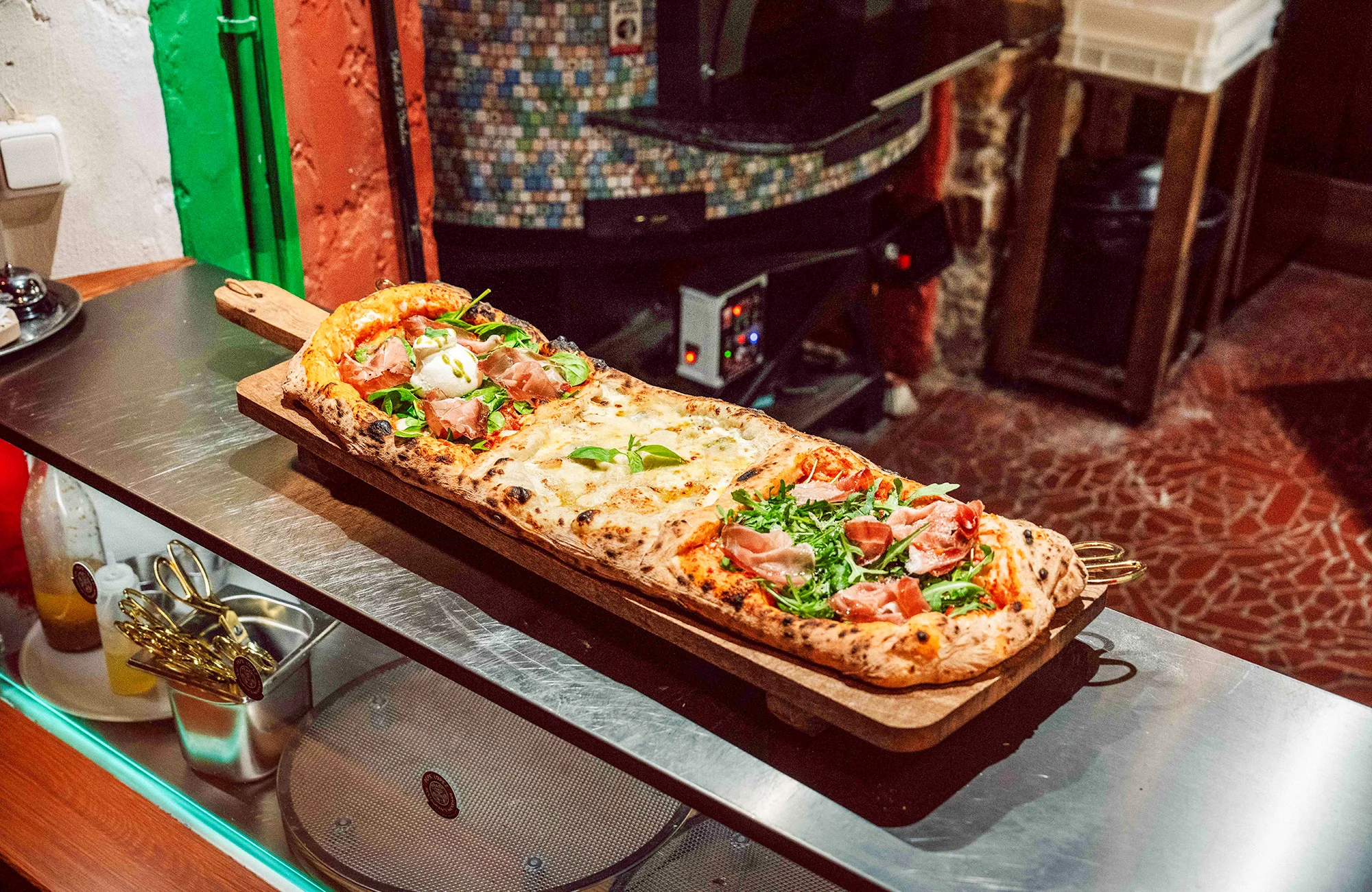 Pizza Alla Pala složená ze 3 druhů, pro 2 až 5 osob - Obrázek 3