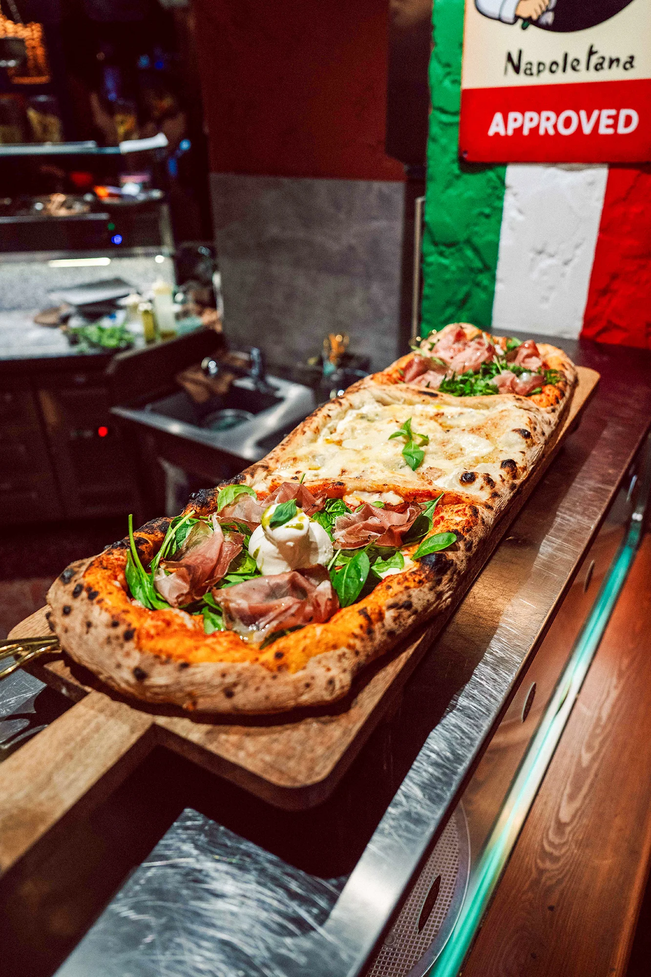 Pizza Alla Pala složená ze 3 druhů, pro 2 až 5 osob - Obrázek 2