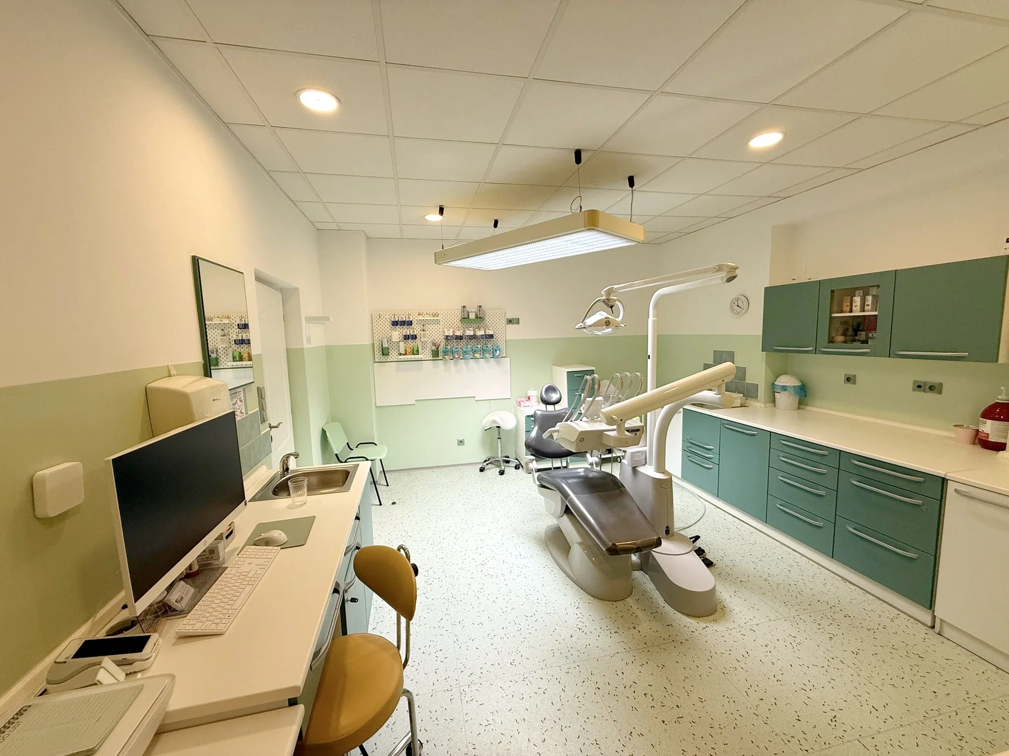 Dentální hygiena s air-flow a fluoridací pro dospělé i děti - Obrázek 3