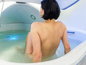 Relax pro 1 či 2 osoby: floating – relaxační koupel s roztokem Epsomské soli, 30 nebo 60 min.