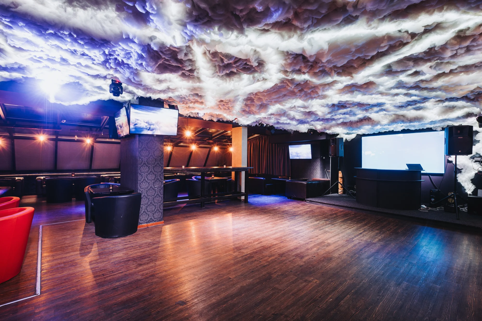 Na drink i vodní dýmku do brněnského lounge baru se střešní terasou - Obrázek 5