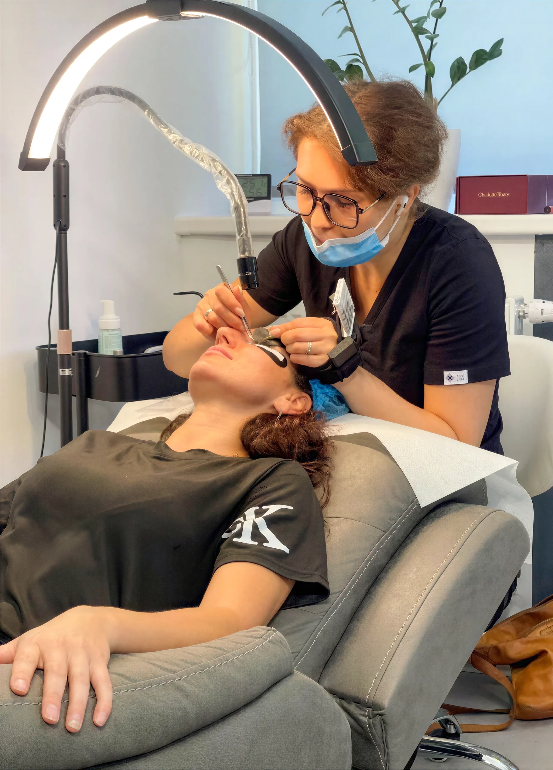 Výrazný pohled bez práce: lashlifting či prodloužení řas i laminace obočí s barvením - Obrázek 4